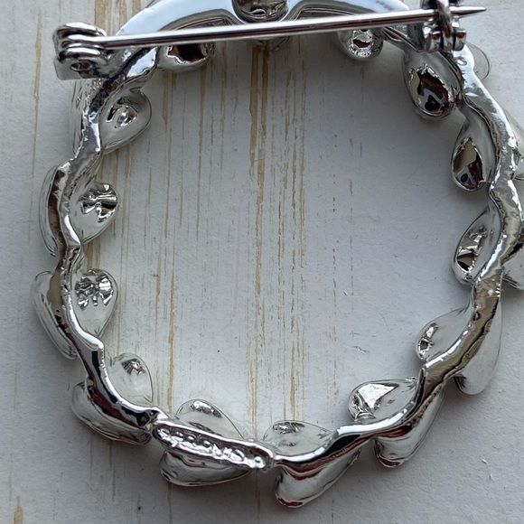 Vintage Silvertone GERRY’S Round Heart Wreath Brooch Pin - Picture 6 of 10